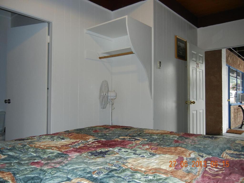 Holiday House Motel Penticton Oda fotoğraf