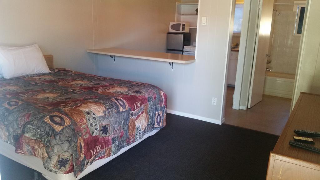 Holiday House Motel Penticton Dış mekan fotoğraf