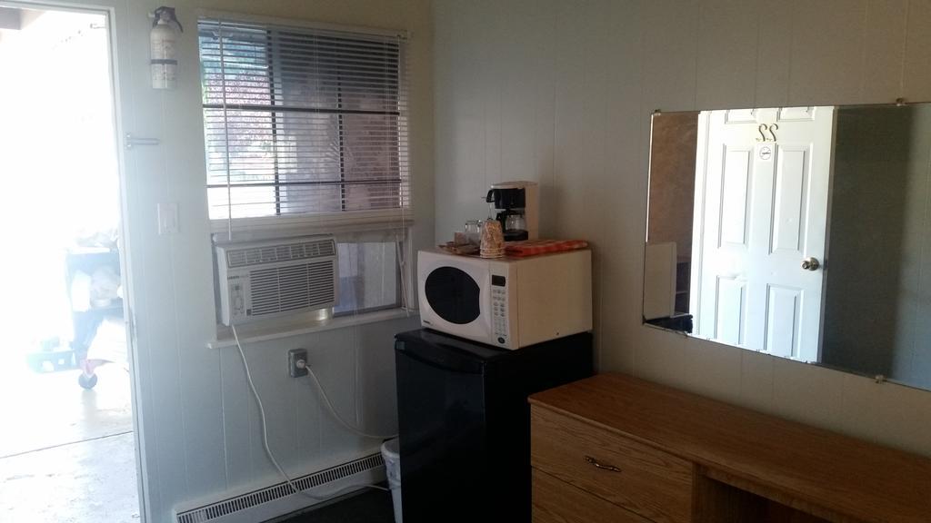 Holiday House Motel Penticton Dış mekan fotoğraf