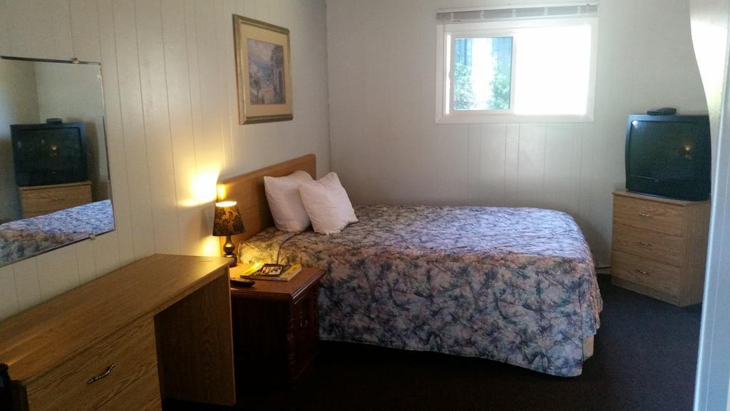 Holiday House Motel Penticton Dış mekan fotoğraf