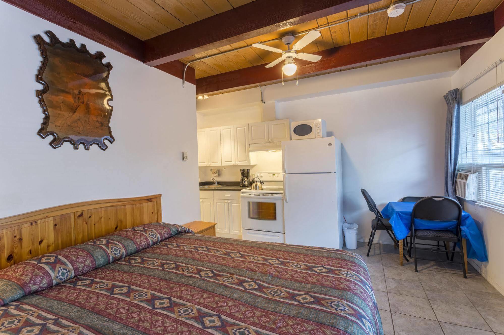 Holiday House Motel Penticton Dış mekan fotoğraf