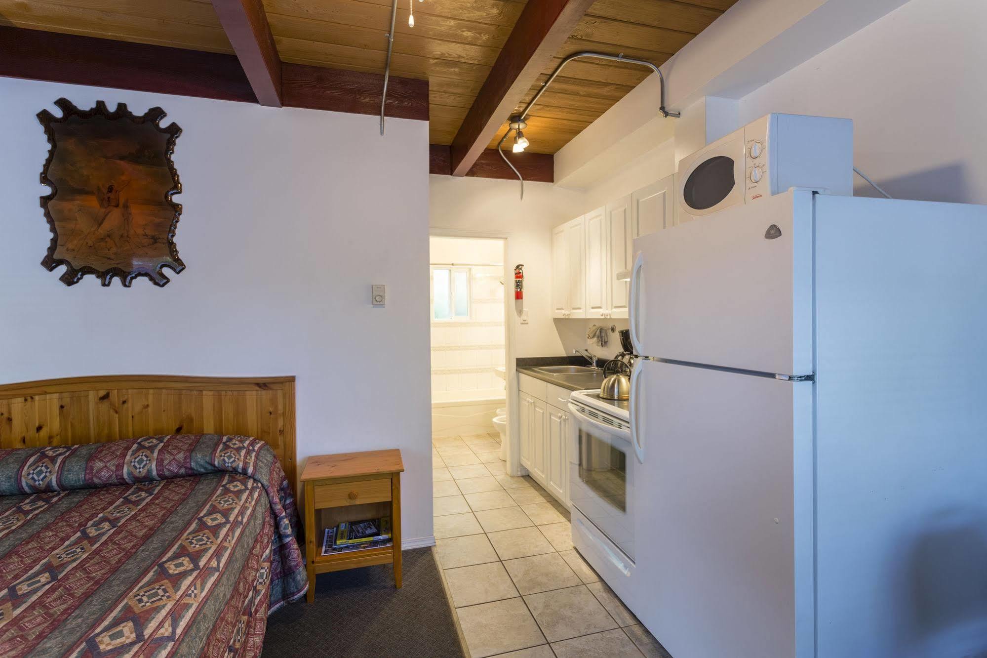 Holiday House Motel Penticton Dış mekan fotoğraf